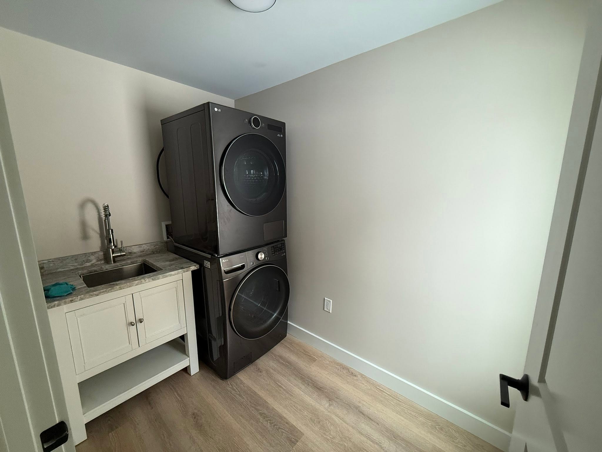 Complete Interior Repaint — photo 10