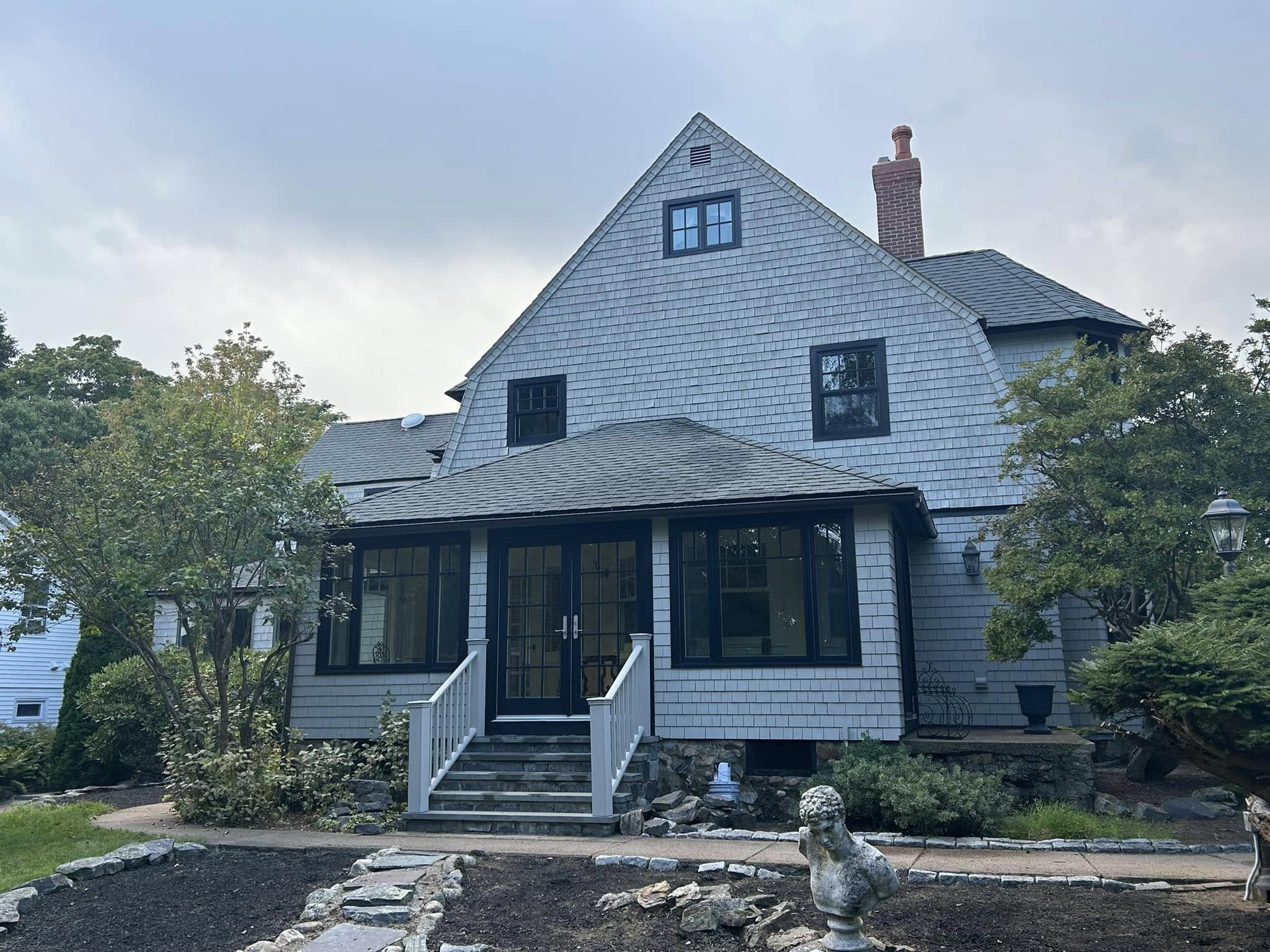 Elegant Coastal Estate — Main House & Guest House — photo 9